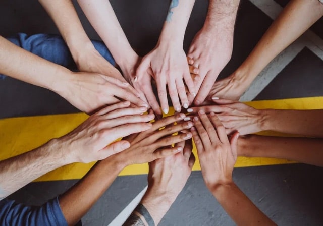 Bella Lex assessora as ONG, as associações e fundações para criar um projeto de cooperação social, estudando a associação de maior confiança na Itália