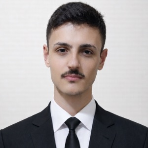 Oliver Molnar è esperto in pratiche consolari e legali